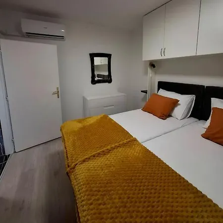 Lighthouse Apartment *